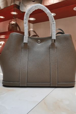 [에르메스] 가든파티 36cm Taurillon Clemence/ Etoupe