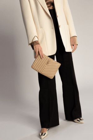 [생로랑] 마틀라세 가죽 소재의 모노그램 A5 파우치 379039