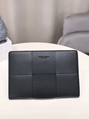 [보테가베네타] 인트레치아토 우픈 도큐먼트 클러치백 608602