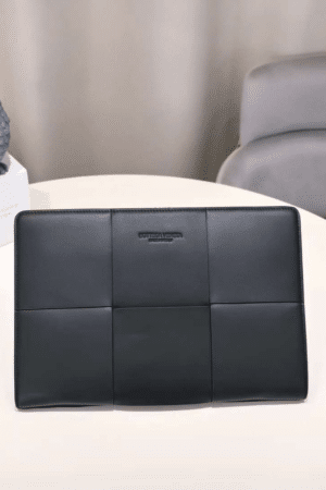 [보테가베네타] 인트레치아토 우픈 도큐먼트 클러치백 608602