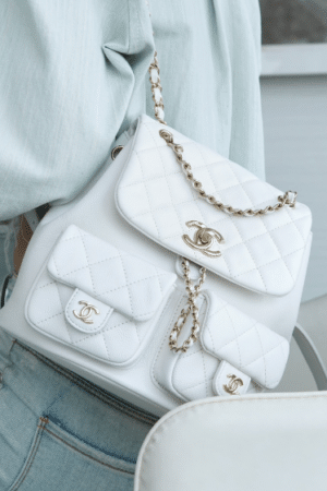 [샤넬] 듀마 투포켓 캐비어 스몰 화이트 금장 백팩 AS3787