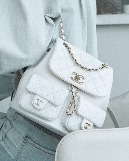 [샤넬] 듀마 투포켓 캐비어 스몰 화이트 금장 백팩 AS3787