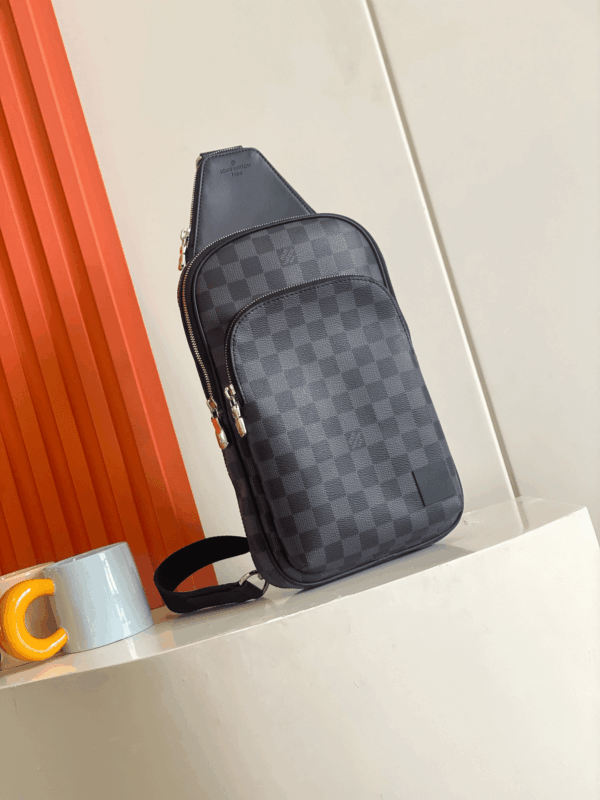 [루이비통] 에비뉴 슬링백 N45302