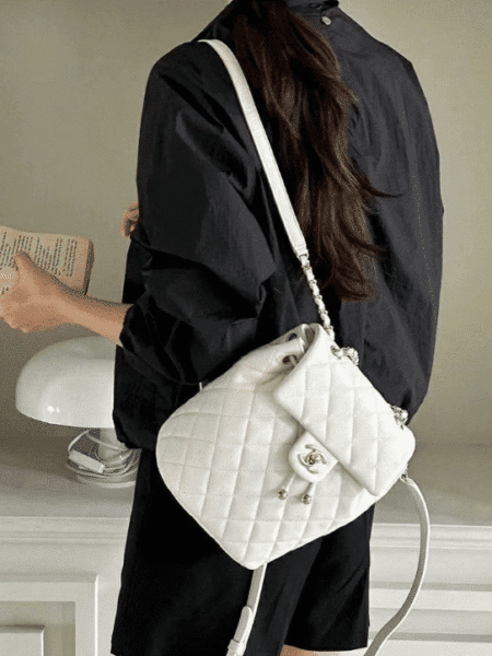 [샤넬] 어반 스피릿 스몰 백팩 스몰 화이트 AS4058