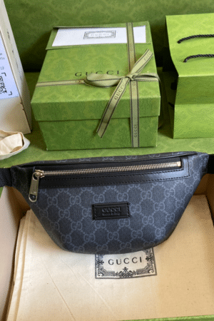 [구찌] GG 수프림 캔버스와 가죽 슬링백