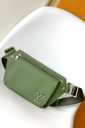 [루이비통] 테이크오프 슬링백 M22665