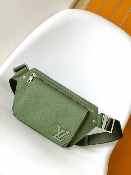 [루이비통] 테이크오프 슬링백 M22665