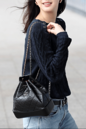 [샤넬] 가브리엘 백팩 스몰 크럼블드 카프스킨 블랙 A94485