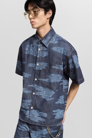 [루이비통] 모노그램 반팔 샴브레이 셔츠 1AIMJ6