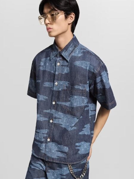 [루이비통] 모노그램 반팔 샴브레이 셔츠 1AIMJ6