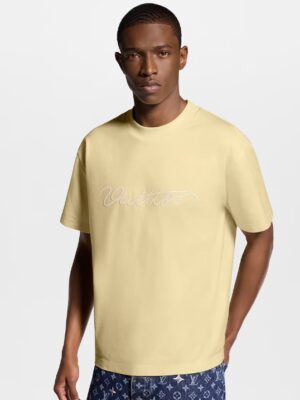 [루이비통] 자수 시그니처 반팔 티셔츠 1AJWY6