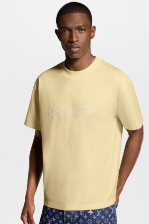 [루이비통] 자수 시그니처 반팔 티셔츠 1AJWY6