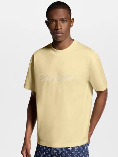 [루이비통] 자수 시그니처 반팔 티셔츠 1AJWY6