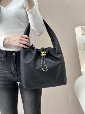 [샤넬] 라지 호보 백 카프스킨 AS5967