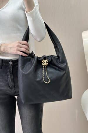 [샤넬] 라지 호보 백 카프스킨 AS5967