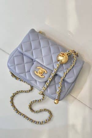 [샤넬] 쁘띠삭 플랩백 골드볼 그레이 골드
