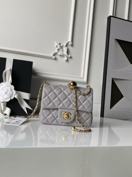 [샤넬] 쁘띠삭 플랩백 골드볼 그레이 골드 (수입가죽)