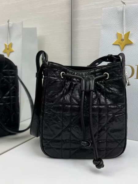 [디올] 디 모션 스몰 버킷백