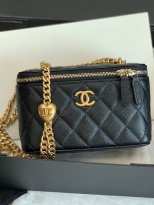 [샤넬] 베니티백 캐비어 블랙 하트볼 체인 금장 AP3204