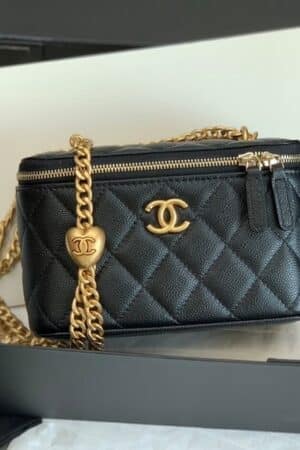 [샤넬] 베니티백 캐비어 블랙 하트볼 체인 금장 AP3204