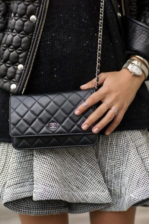 [샤넬] 클래식 WOC 미니 크로스백 블랙 램스킨 은장 AP0250