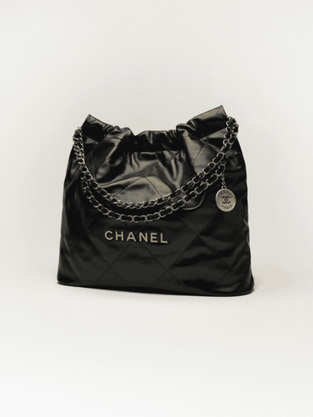 [베트남 출고] 샤넬 22 스몰 핸드백 카프스킨 골드 메탈 블랙  AS3260