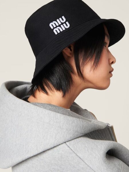 [미우미우] 드릴 버킷 햇 5HC196