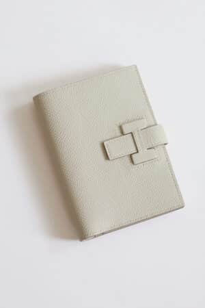 [에르메스] 뉴 H 파상트 컴팩트 지갑 Epsom – PARCHEMIN