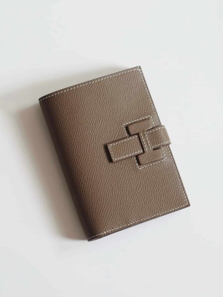 [에르메스] 뉴 H 파상트 컴팩트 지갑 Epsom – ETOUPE