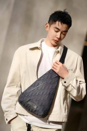 [디올] Dior Trek 지퍼 슬링백 1DTBO086DOL