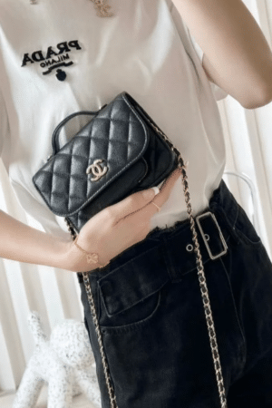 [샤넬] 체인 미니백 그레인드 카프스킨 골드 메탈 AP2914