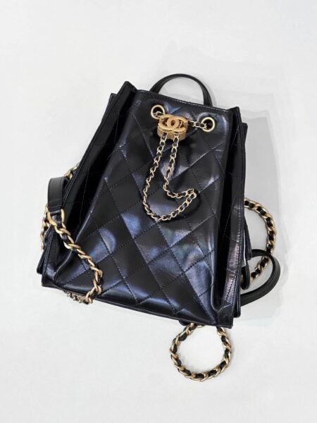 [샤넬] 25 백팩 미디엄 샤이니 카프스킨 블랙 금장 AS5600