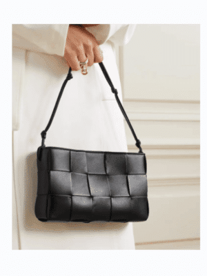 [보테가베네타] 스트랩을 갖춘 카세트 파우치 블랙 730543