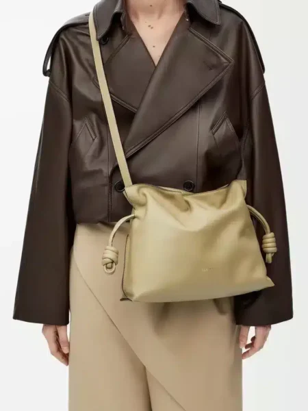 [로에베] 미디움 플라멩코 클러치 나파 카프스킨 클레이 그린 A411FC1XBF