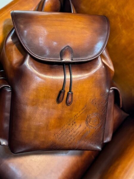 [벨루티] Horizon Scritto 패턴 가죽 백팩