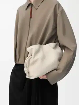 [로에베] 미디움 플라멩코 클러치 나파 카프스킨 씨솔트 A411FC1XBF