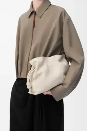 [로에베] 미디움 플라멩코 클러치 나파 카프스킨 씨솔트 A411FC1XBF