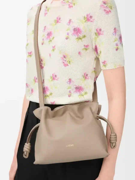 [로에베] 미니 플라멩코 클러치 나파 카프스킨 산드 A411FC2X73