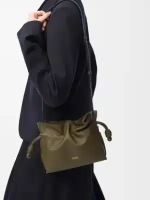 [로에베] 미니 플라멩코 클러치 나파 카프스킨 다크 카키 A411FC2X73