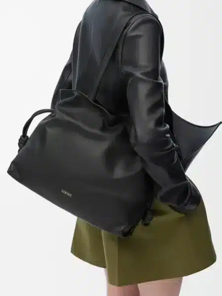 [로에베] 라지 플라멩코 클러치 나파 카프스킨 블랙 A411FL1X18