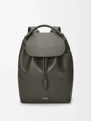 [로에베] 플라멩코 백팩 인 샤이니 서플 카프스킨 다크 그레이 B411FLKX01