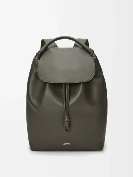 [로에베] 플라멩코 백팩 인 샤이니 서플 카프스킨 다크 그레이 B411FLKX01