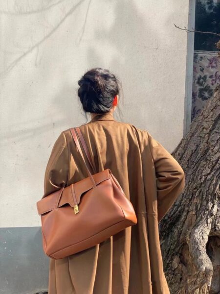 [셀린느] 미디엄 소프트 16백  195543CR4.04LU