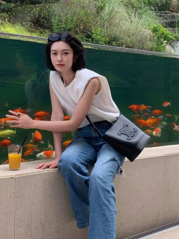 [셀린느] 퀴르 트리옹프 스몰 버킷 113783DU3.38NO