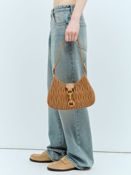 [미우미우] 마테라쎄 나파 레더 호보백 카라멜 5BC157 N88 F098L