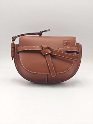 [로에베] 게이트백 미니 브라운 (가죽끈)