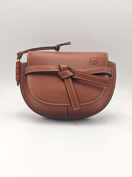 [로에베] 게이트백 미니 브라운 (가죽끈)