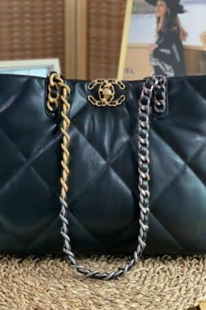 [샤넬] 19 쇼핑백 숄더백 램스킨 블랙 금장 은장 AS3660