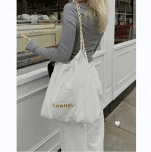 [샤넬] 22 미디움 금장 핸드백 AS3261