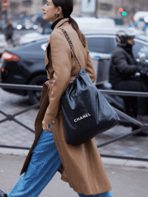 [샤넬] 22 미디움 금장 핸드백 AS3261